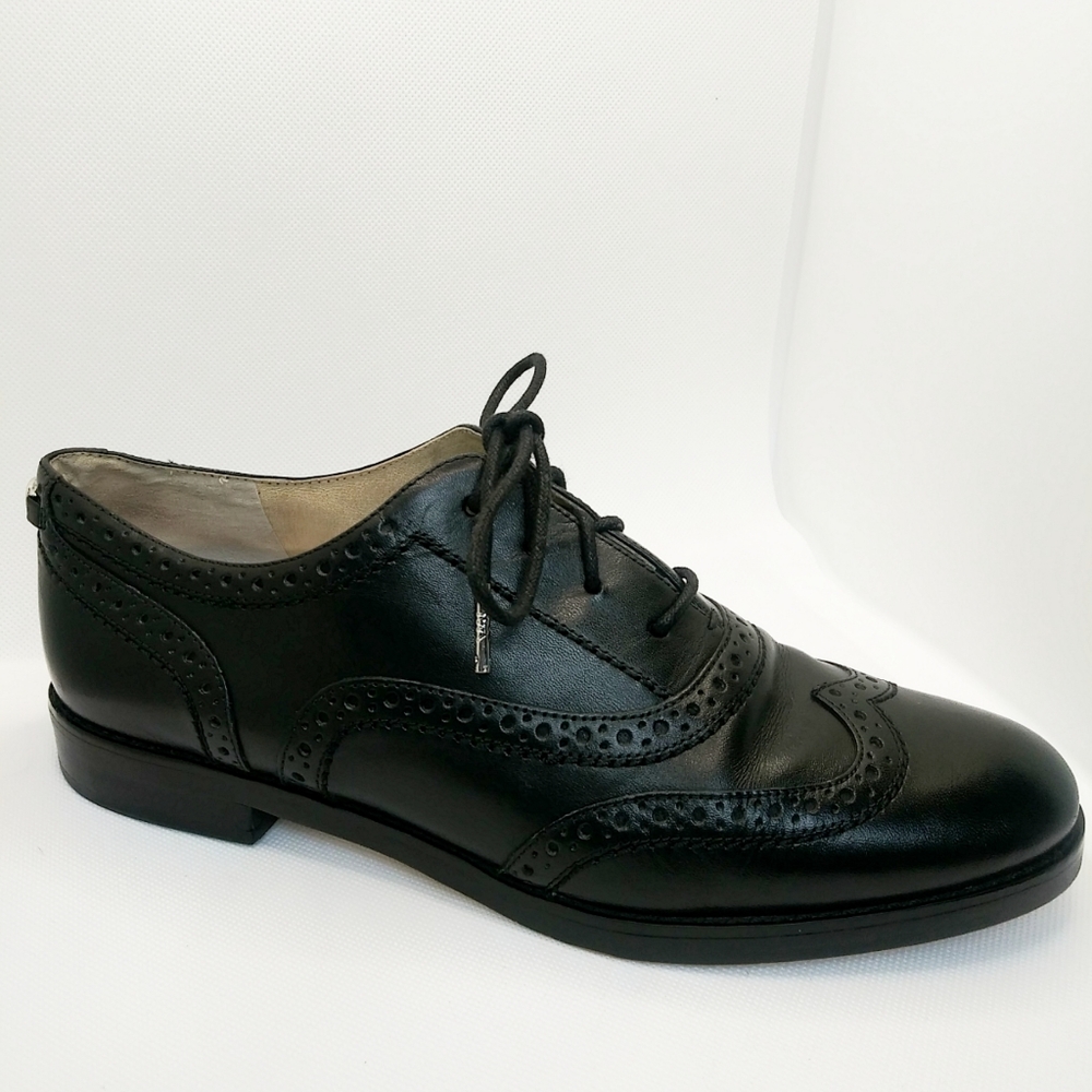 Michael Kors leather wingtip black lace up. Sz 9M